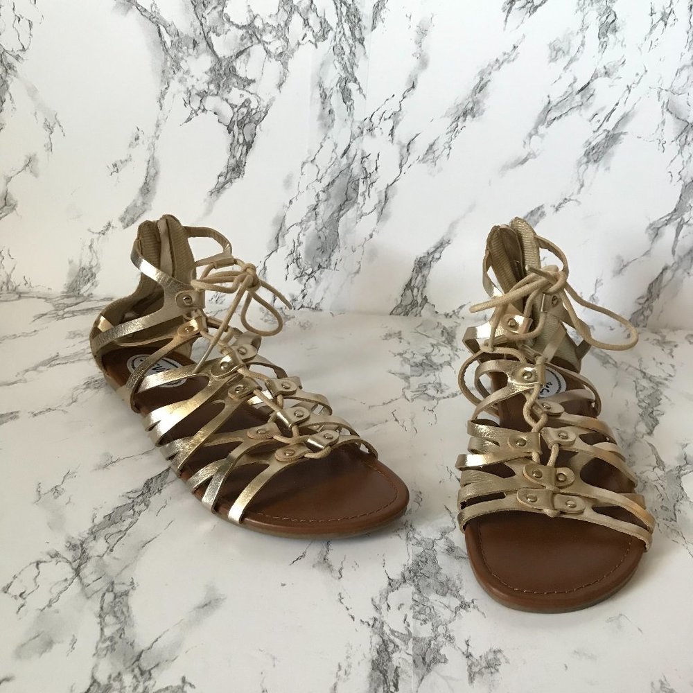 NWOT Stevies Steve Madden Gold Gladiator Sandals 6